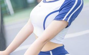 她的礼服也太绝了吧！蜜汁猫裘的美图分享，简直让人心里痒痒的。