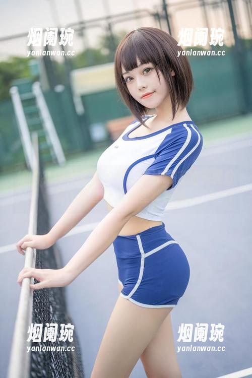 蜜汁猫裘 她的礼服也太绝了吧!蜜汁猫裘的美图分享,简直让人心里痒痒的。