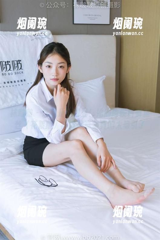 袜啵啵-小甜豆 袜啵啵 - 这就是小甜豆!她的瑜伽裤裤里丝(花絮版)高清写真集真的太吸引了