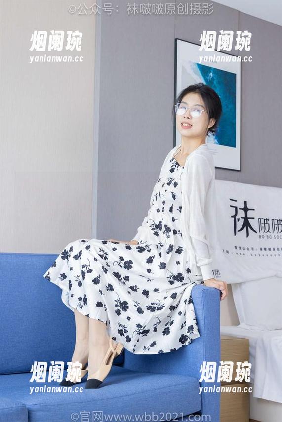 袜啵啵-稚予 袜啵啵 - “黑色美甲搭配稚予的姿态,那一刻我只想问:你是在拍写真还是在打魔法?”——图片+写真