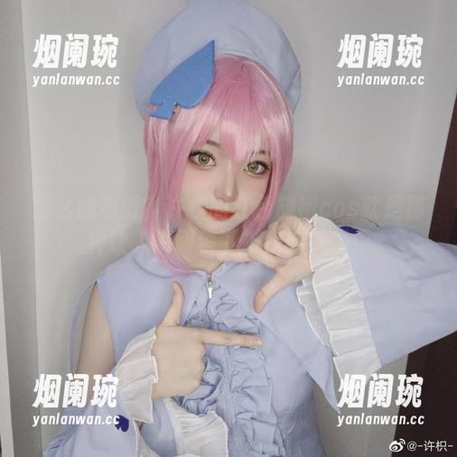 怎么能不爱？许枳的红色旗袍cos就是那种让人瞬间停下脚步的气场！