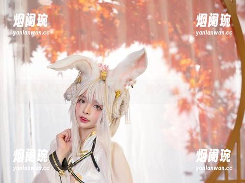 快来看！阿寨寨又有新美图了，那个美脚太惊艳了！