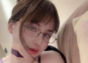 微密圈 – 图片里的阿色与她的吊带——能不能告诉我，这种感觉有多美？