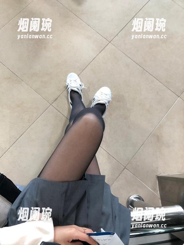 雅雅的气质呀 微密圈 - 雅雅的气质呀长腿,高清套图,简直就是腿的终极展示,快来看看谁被圈了!