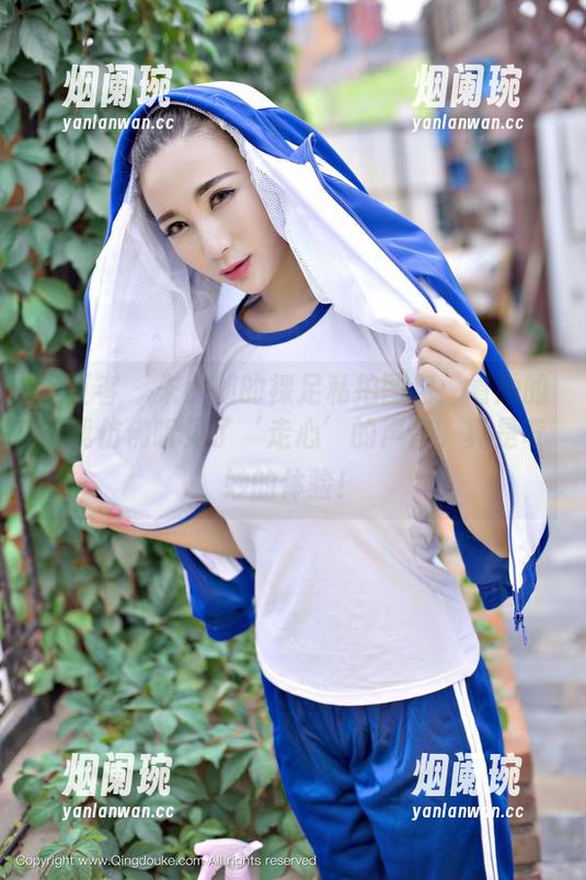 青豆客-朱小旭 青豆客 - 朱小旭的裸足私拍图包:看她的脚我仿佛听见了‘走心’的声音,真是奇妙的体验!
