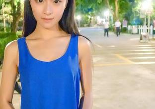 青豆客 – 王语纯浴室的私拍图集：看，欲望就在水面上轻轻荡漾