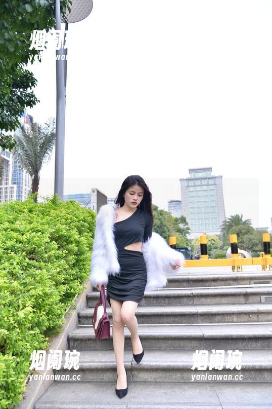 魔镜街拍热推最新套图，黑丝改良旗袍，少妇的魅力在这一刻炸裂开来！