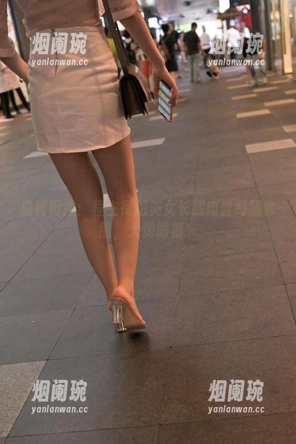魔镜街拍：程生街拍美女长腿肉丝制服套图，大饱眼福！