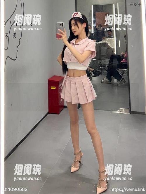 黎允熙 微密圈 - 新鲜出炉!黎允熙的最新图册,裸足瞬间让人感觉有点小暧昧。